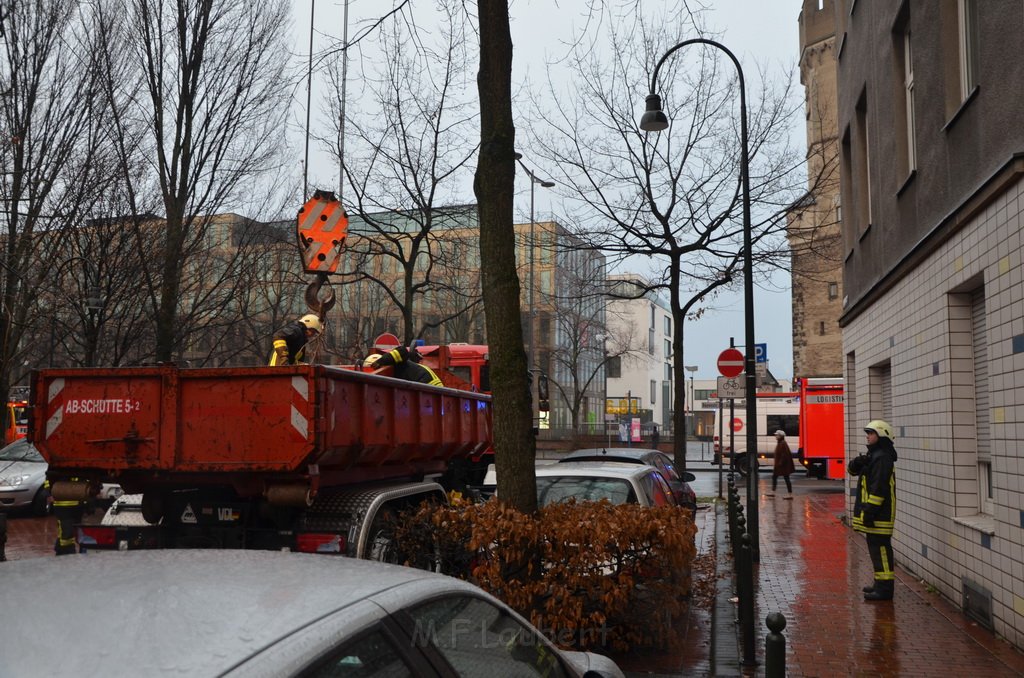 Feuer 2 Dachwohnung Koeln Severinswall Bayenstr P210.JPG